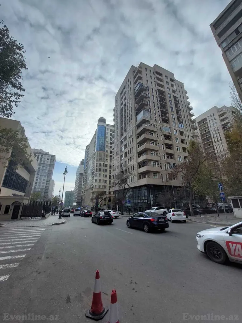 Satılır 5 otaqlı Mənzil Yeni tikili 155 m² 28 May m.