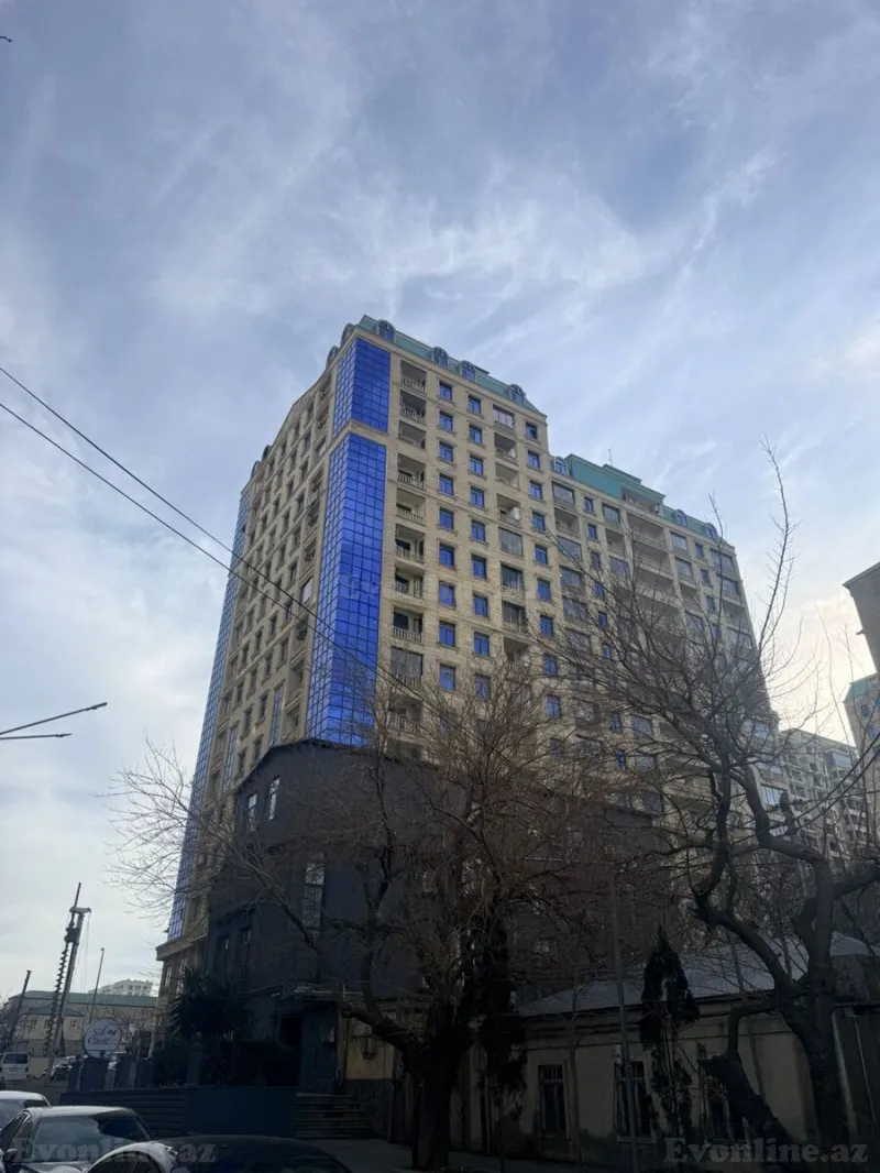 Satılır 4 otaqlı Mənzil Yeni tikili 203 m² 8 Noyabr m.