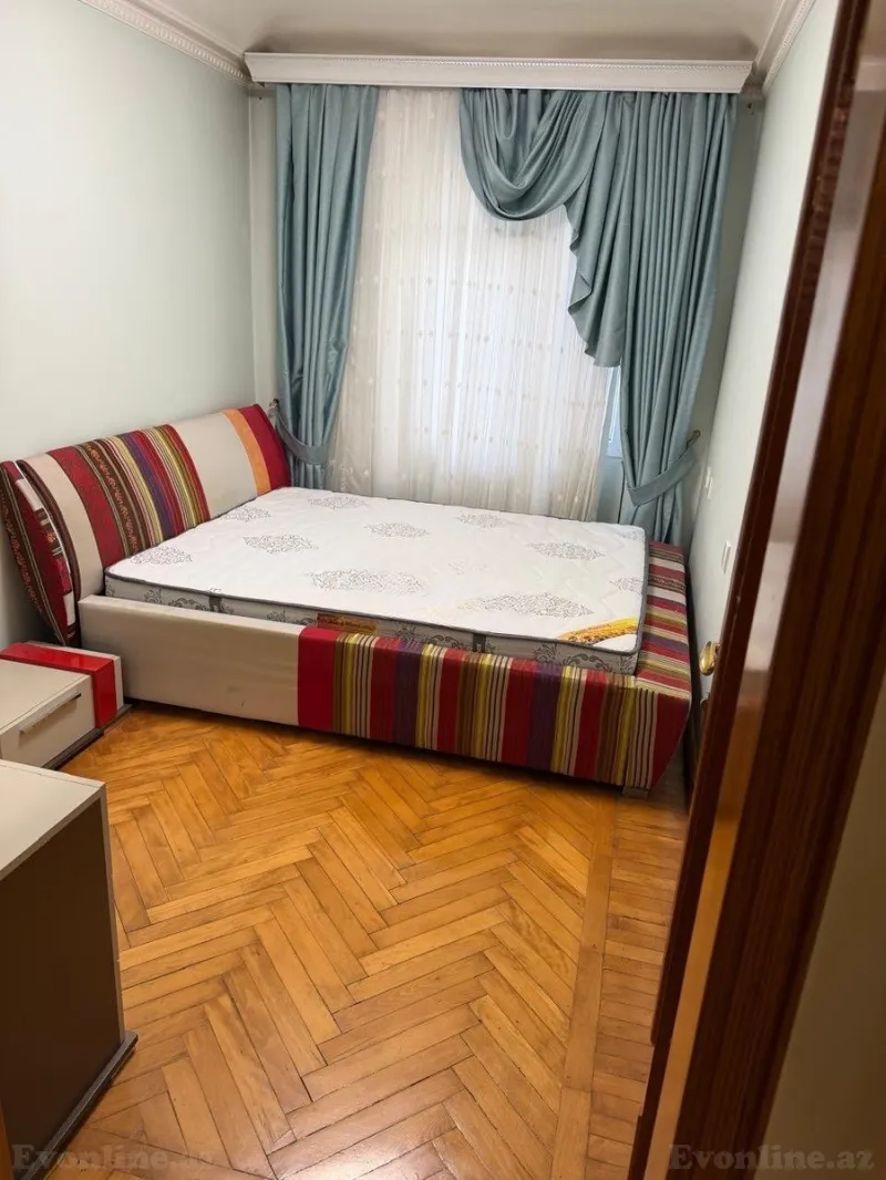 Satılır 3 otaqlı Mənzil Köhnə tikili 75 m² Nizami m.
