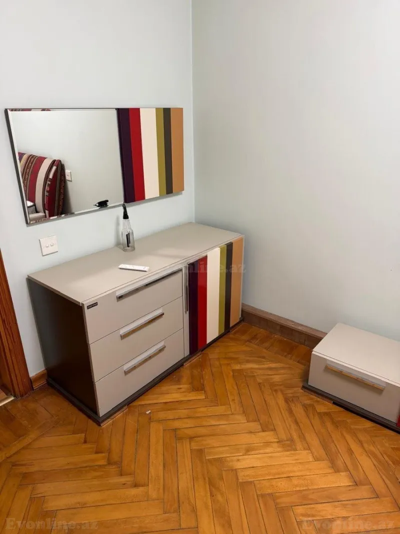 Satılır 3 otaqlı Mənzil Köhnə tikili 75 m² Nizami m. - şəkil 2