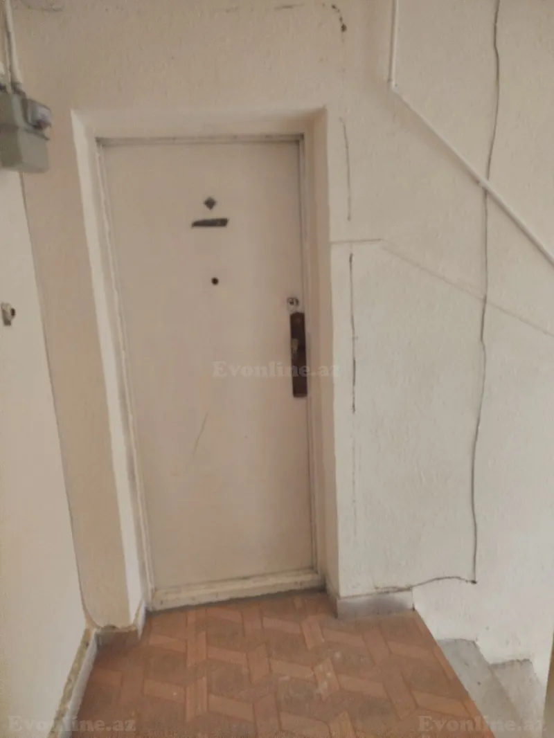 Satılır 4 otaqlı Mənzil Köhnə tikili 80 m² Avtovağzal m.