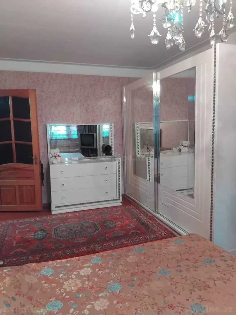 Kirayə verilir 4 otaqlı Mənzil Köhnə tikili 85 m² Neftçilər m. - şəkil 2