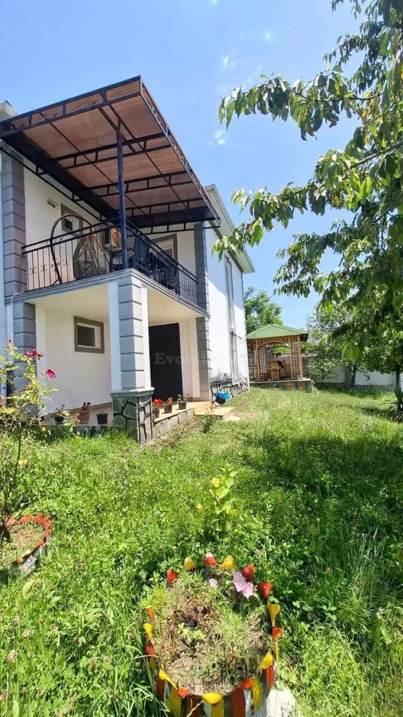 3 otaqlı Həyət evi 120 m² Qəbələ Kirayə verilir