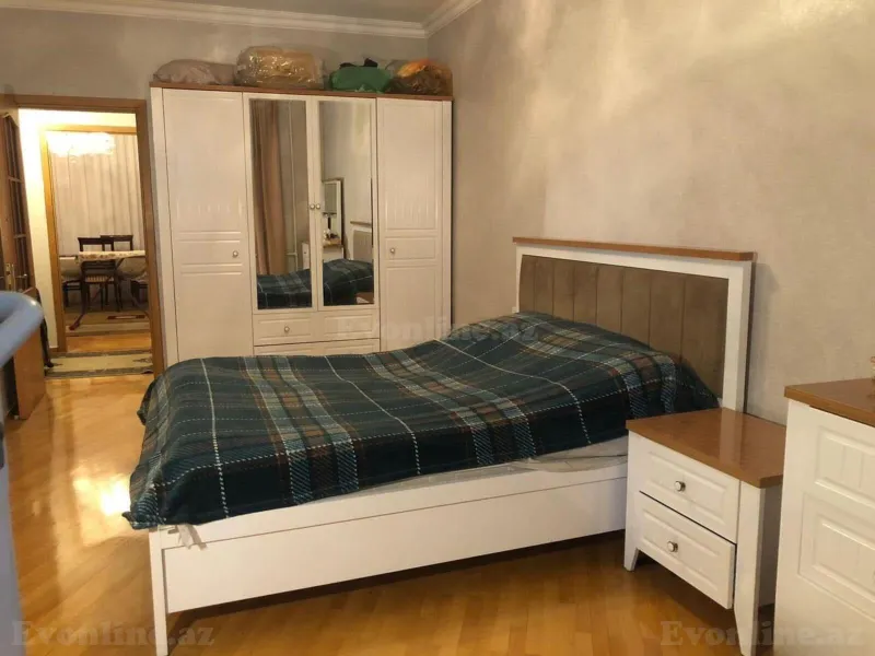 4 otaqlı Mənzil 130 m² Azadlıq prospekti m. Kirayə verilir