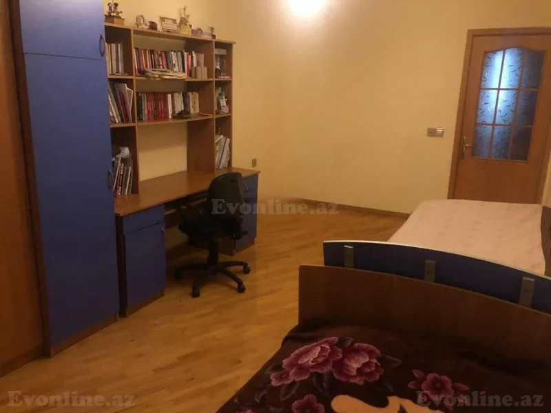 Kirayə verilir 4 otaqlı Mənzil Köhnə tikili 130 m² Azadlıq prospekti m. - şəkil 2