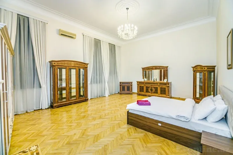 Kirayə verilir 4 otaqlı Mənzil Köhnə tikili 180 m² Səbail r. - şəkil 4