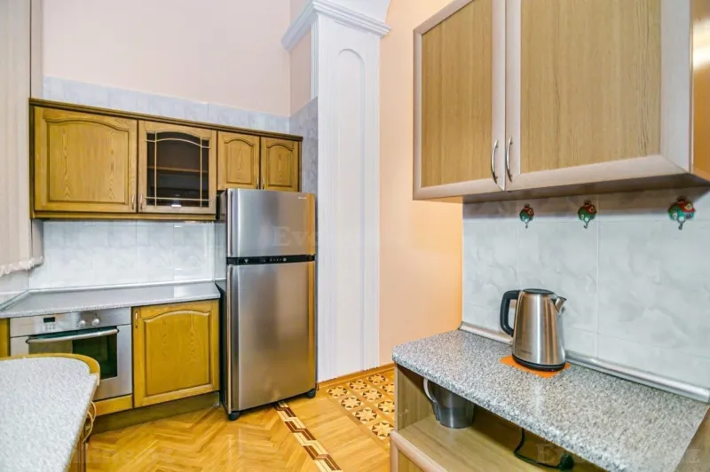 Kirayə verilir 4 otaqlı Mənzil Köhnə tikili 180 m² Səbail r. - şəkil 5
