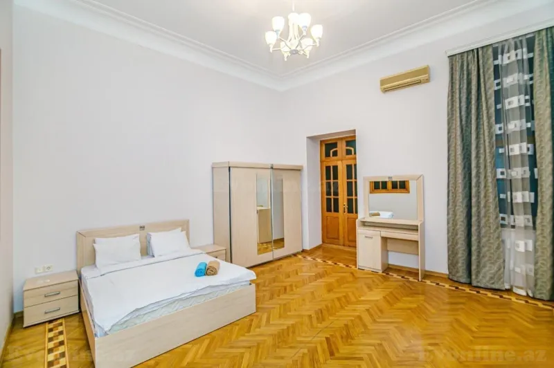 Kirayə verilir 4 otaqlı Mənzil Köhnə tikili 180 m² Səbail r. - şəkil 7