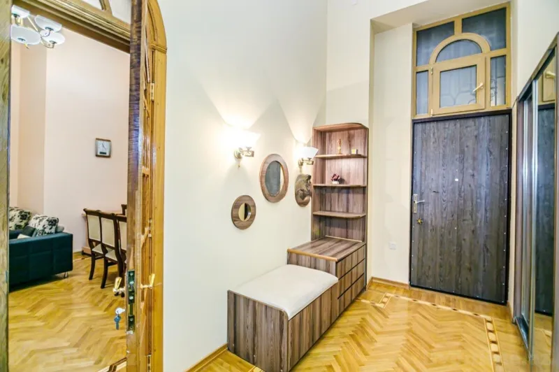 Kirayə verilir 4 otaqlı Mənzil Köhnə tikili 180 m² Səbail r. - şəkil 10