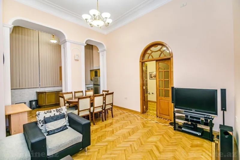 Kirayə verilir 4 otaqlı Mənzil Köhnə tikili 180 m² Səbail r. - şəkil 16