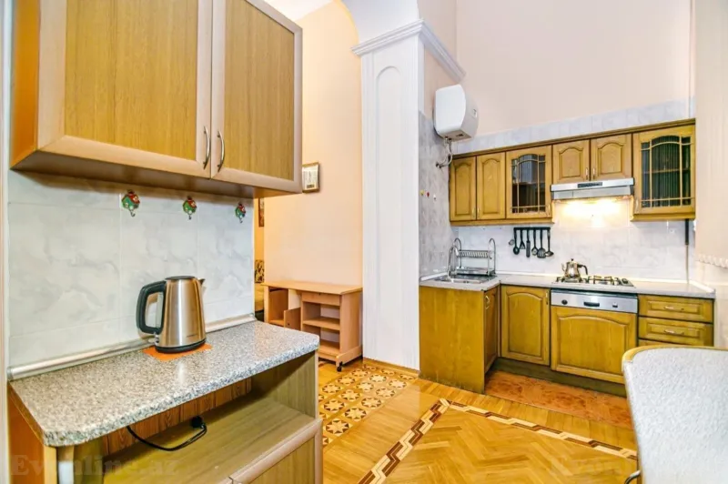 Kirayə verilir 4 otaqlı Mənzil Köhnə tikili 180 m² Səbail r. - şəkil 18