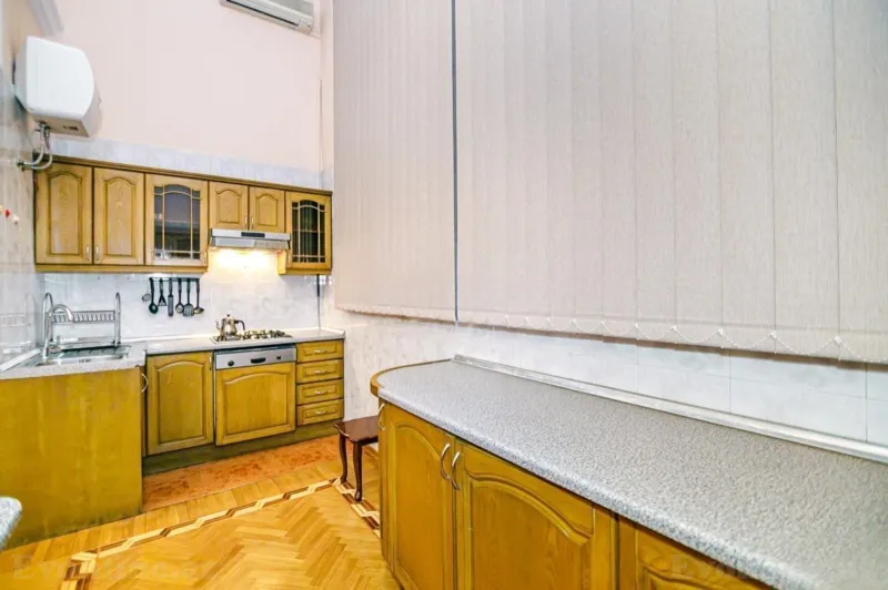 Kirayə verilir 4 otaqlı Mənzil Köhnə tikili 180 m² Səbail r. - şəkil 19