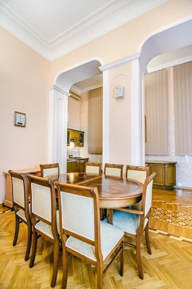 Kirayə verilir 4 otaqlı Mənzil Köhnə tikili 180 m² Səbail r. - şəkil 20