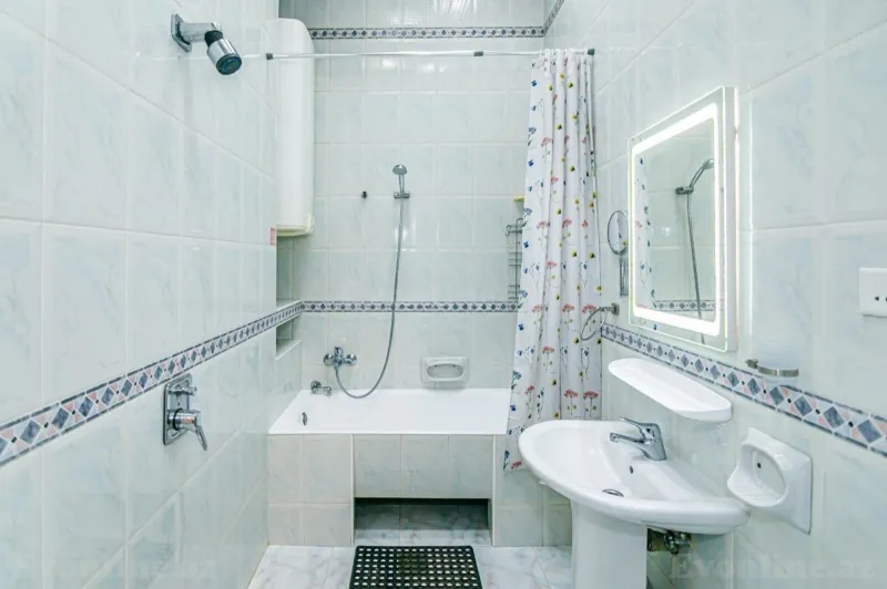 Kirayə verilir 4 otaqlı Mənzil Köhnə tikili 180 m² Səbail r. - şəkil 24