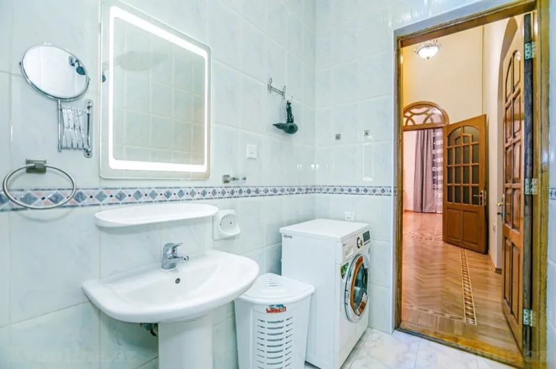 Kirayə verilir 4 otaqlı Mənzil Köhnə tikili 180 m² Səbail r. - şəkil 25