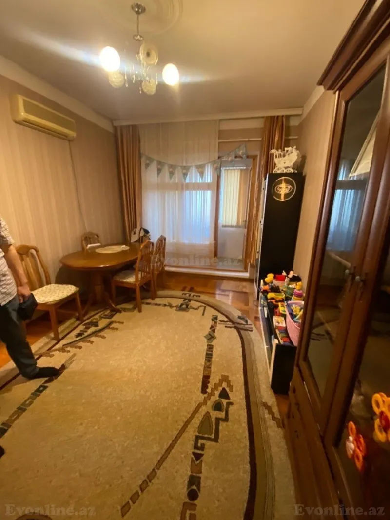 Satılır 2 otaqlı Mənzil Köhnə tikili 80 m² Memar Əcəmi m. - şəkil 2