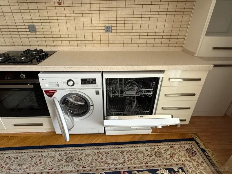 Kirayə verilir 3 otaqlı Mənzil Yeni tikili 140 m² 28 May m. - şəkil 4