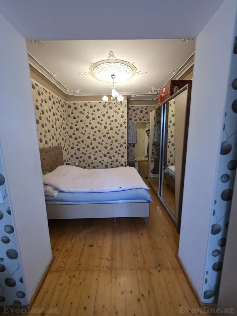 Satılır 3 otaqlı Mənzil Köhnə tikili 75 m² Bakıxanov - şəkil 3