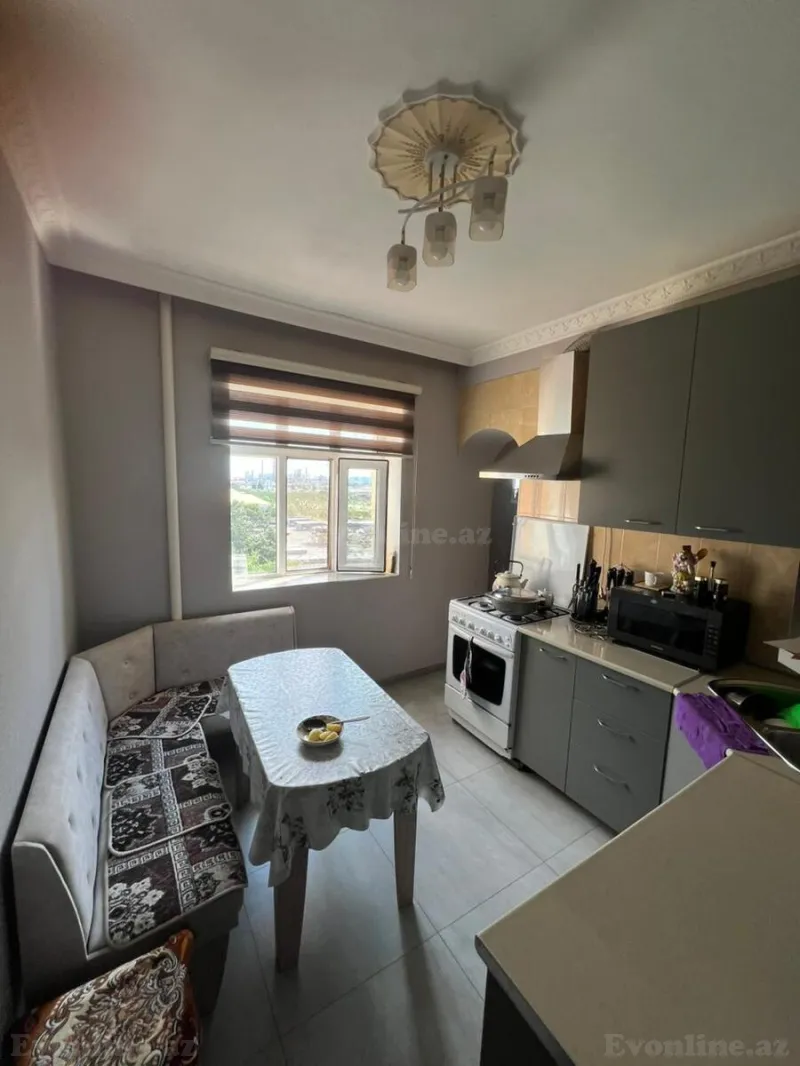 3 otaqlı Mənzil 76 m² Koroğlu m. Satılır