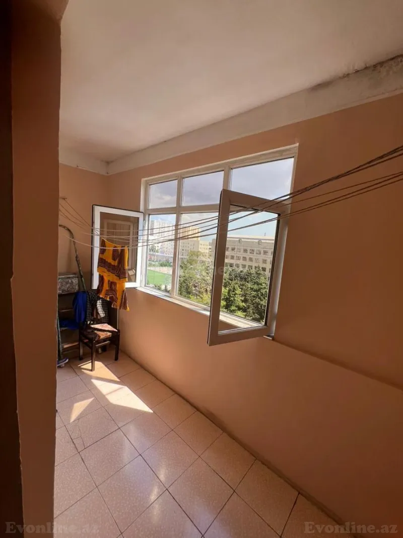 Satılır 3 otaqlı Mənzil Köhnə tikili 76 m² Koroğlu m. - şəkil 4