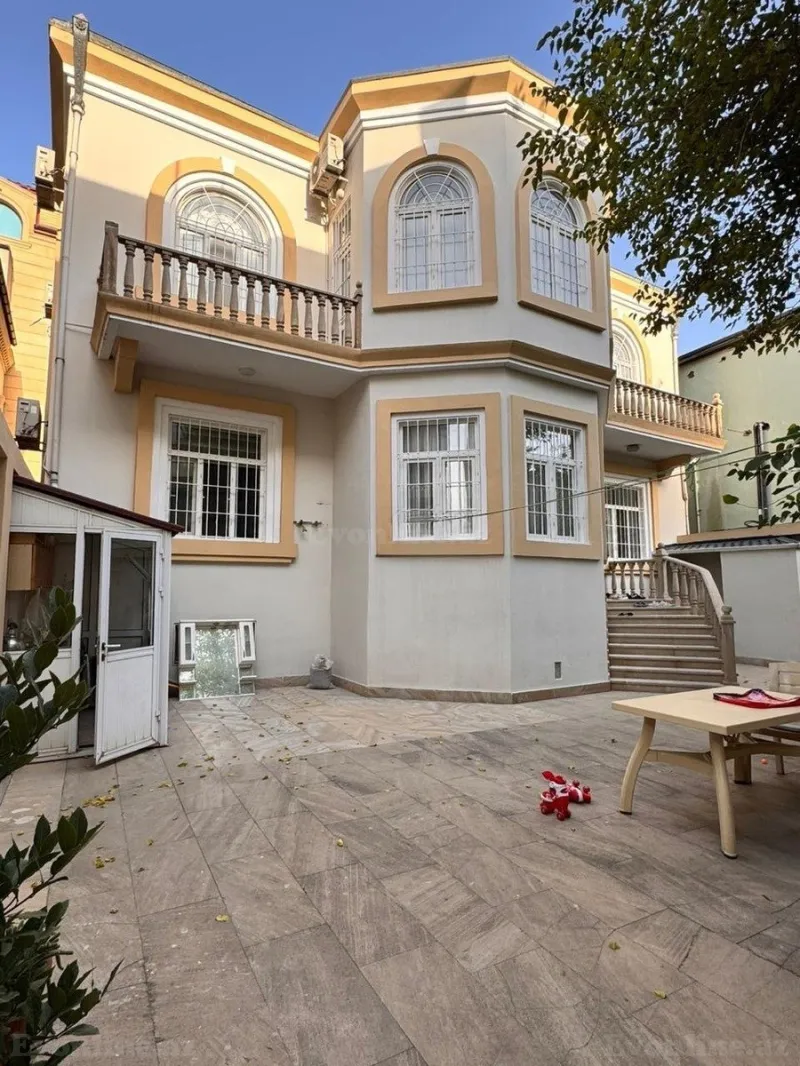 Satılır 8 otaqlı Həyət evi 300 m² Elmlər Akademiyası m. - şəkil 2