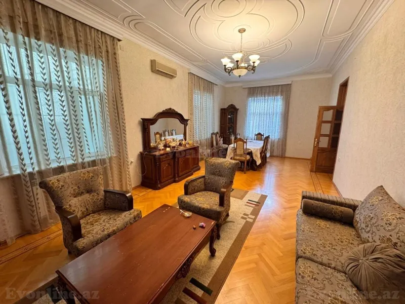 Satılır 8 otaqlı Həyət evi 300 m² Elmlər Akademiyası m. - şəkil 3
