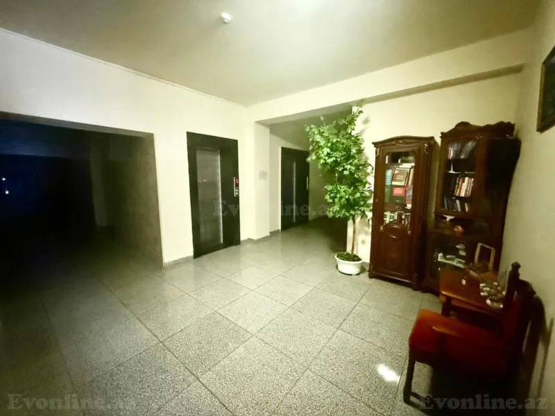 Bakı, Yasamal r., İnşaatçılar m.da 5 otaqlı mənzil satılır