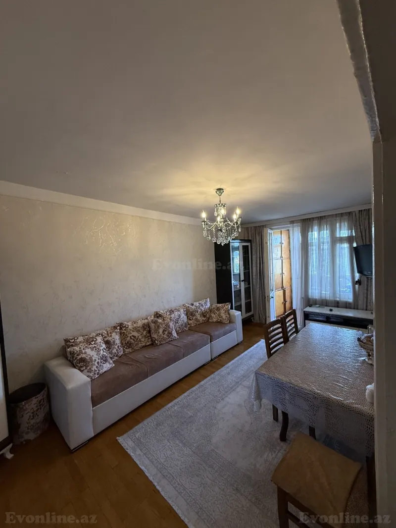 Satılır 3 otaqlı Mənzil Köhnə tikili 70 m² Neftçilər m.