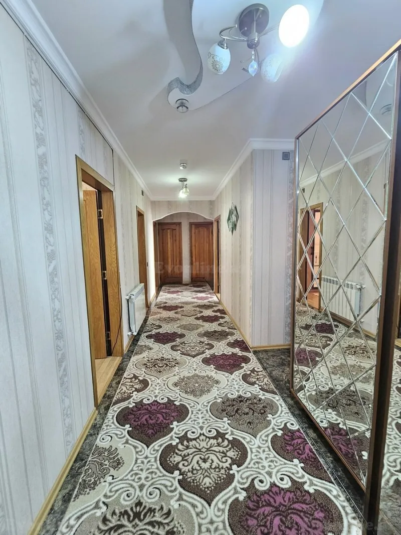 Satılır 5 otaqlı Mənzil Köhnə tikili 130 m² Yeni Günəşli - şəkil 3
