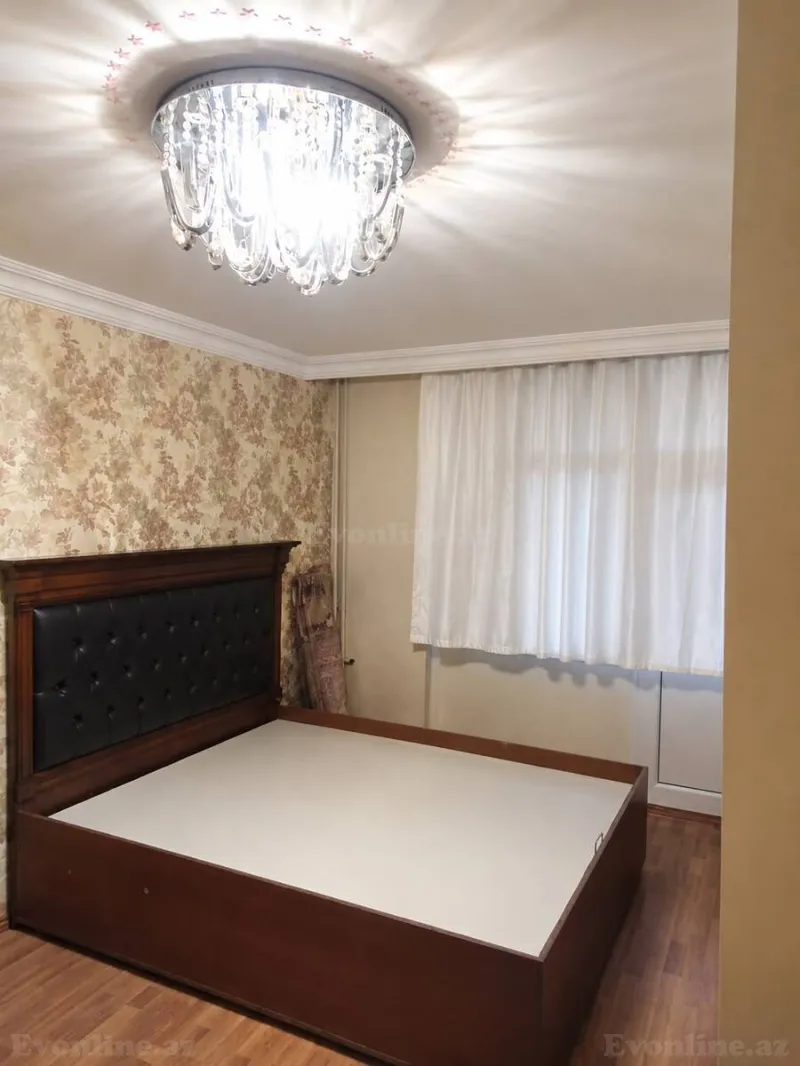 Satılır 1 otaqlı Mənzil Köhnə tikili 35 m² 8 Noyabr m.
