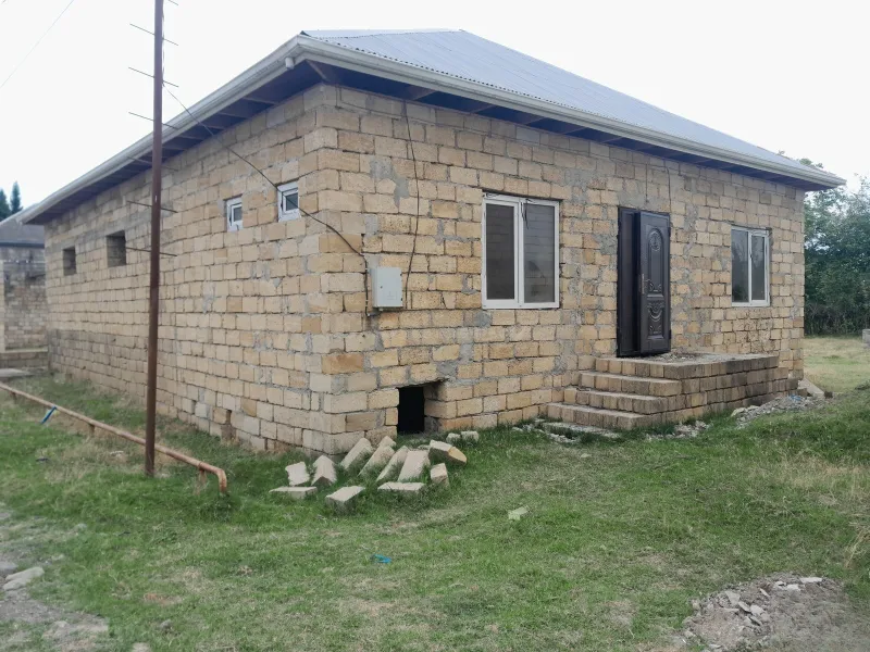 Lənkəranda 5 otaqlı həyət evi satılır