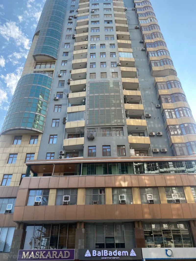 Satılır 4 otaqlı Mənzil Yeni tikili 250 m² Nəsimi r. - şəkil 2