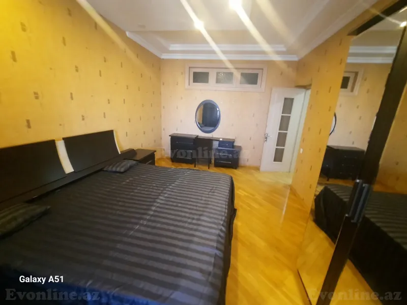 3 otaqlı Mənzil 110 m² İnşaatçılar m. Kirayə verilir