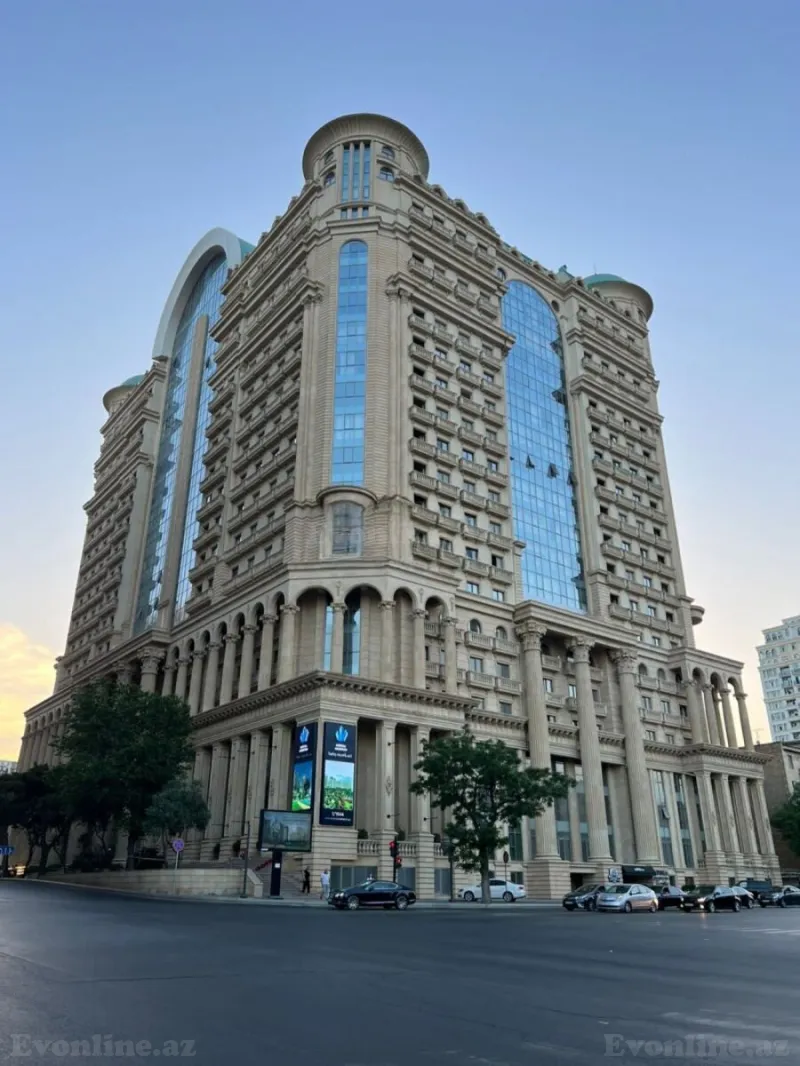 4 otaqlı Mənzil 175 m² Elmlər Akademiyası m. Kirayə verilir