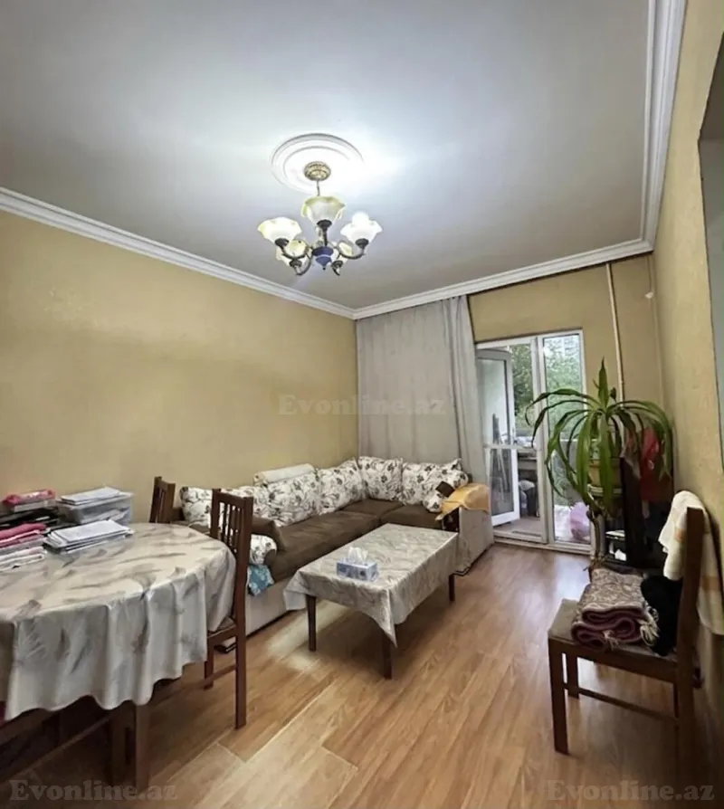 Satılır 2 otaqlı Mənzil Köhnə tikili 70 m² Azadlıq prospekti m.