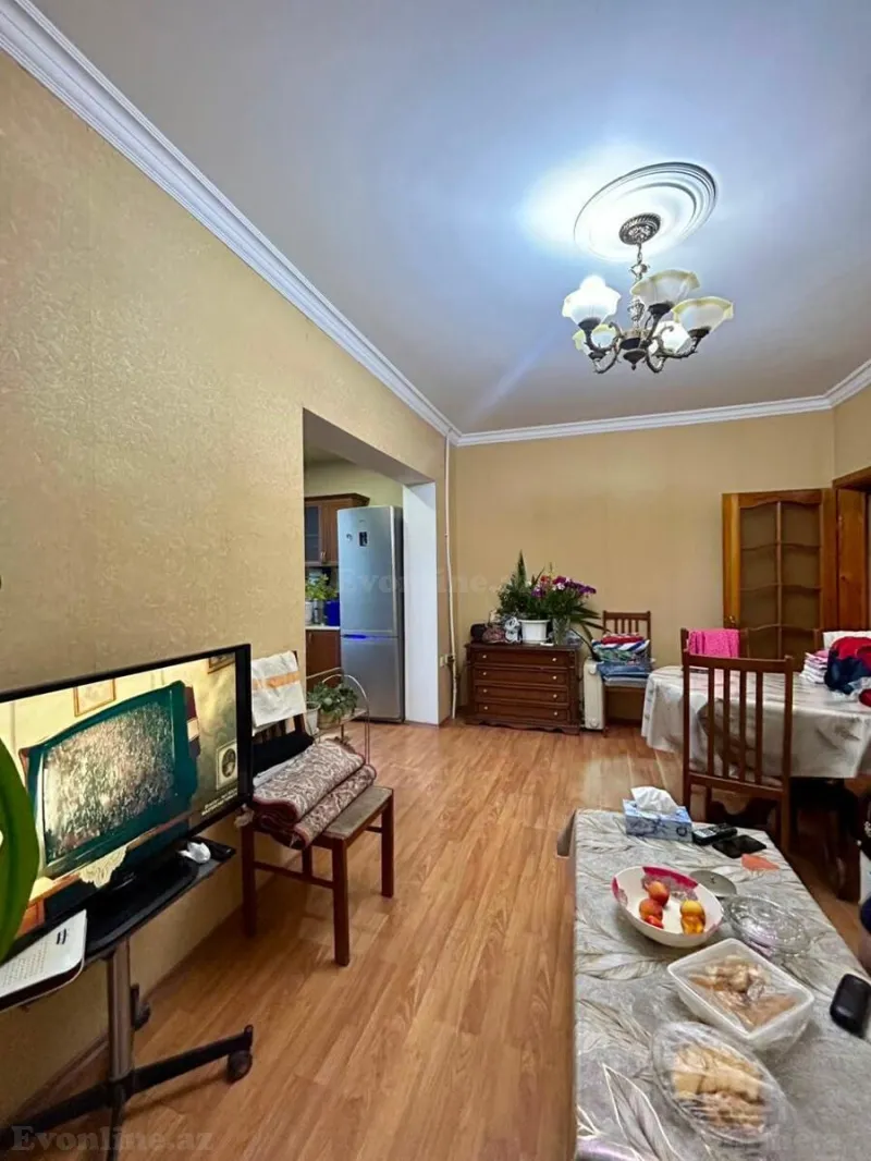 Satılır 2 otaqlı Mənzil Köhnə tikili 70 m² Azadlıq prospekti m. - şəkil 3