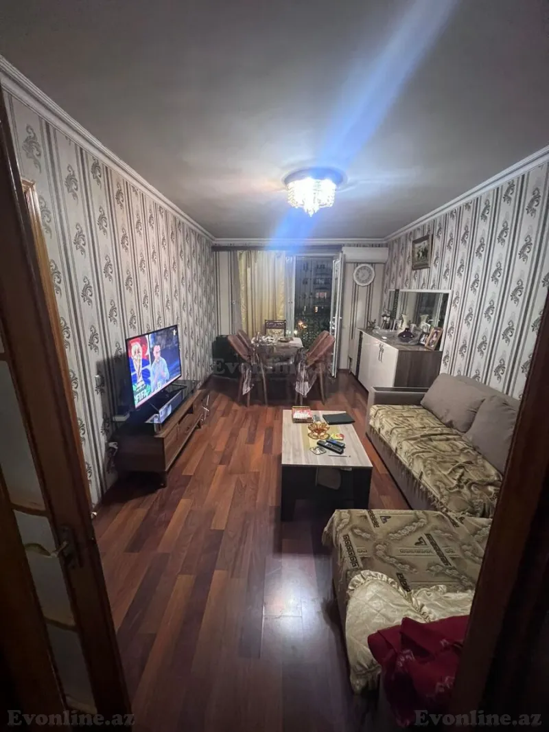3 otaqlı Mənzil 72 m² İnşaatçılar m. Satılır