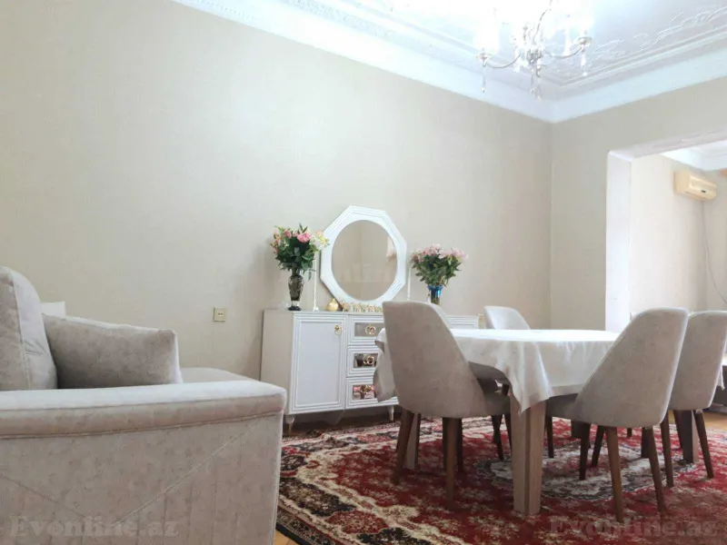 Satılır 4 otaqlı Mənzil Köhnə tikili 135 m² Neftçilər m. - şəkil 2