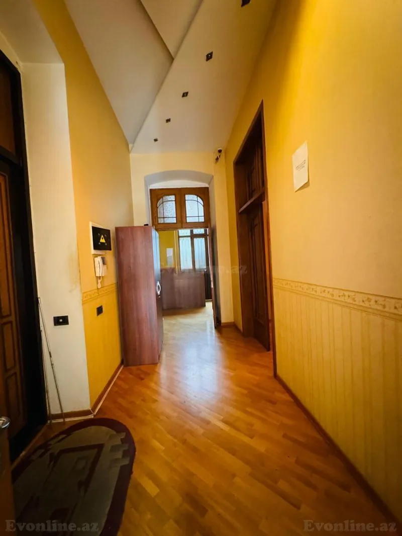 Satılır 7 otaqlı Mənzil Köhnə tikili 450 m² 28 May m. - şəkil 4