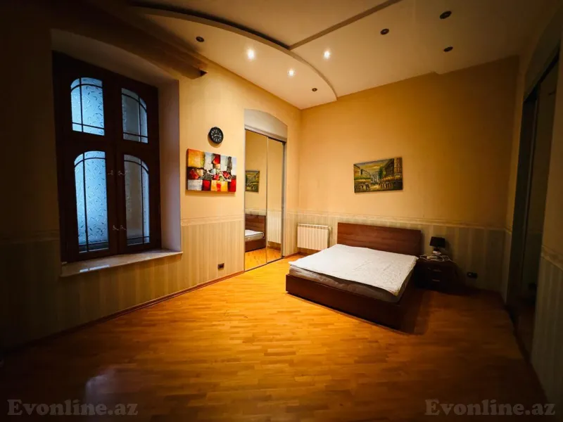 Satılır 7 otaqlı Mənzil Köhnə tikili 450 m² 28 May m. - şəkil 8