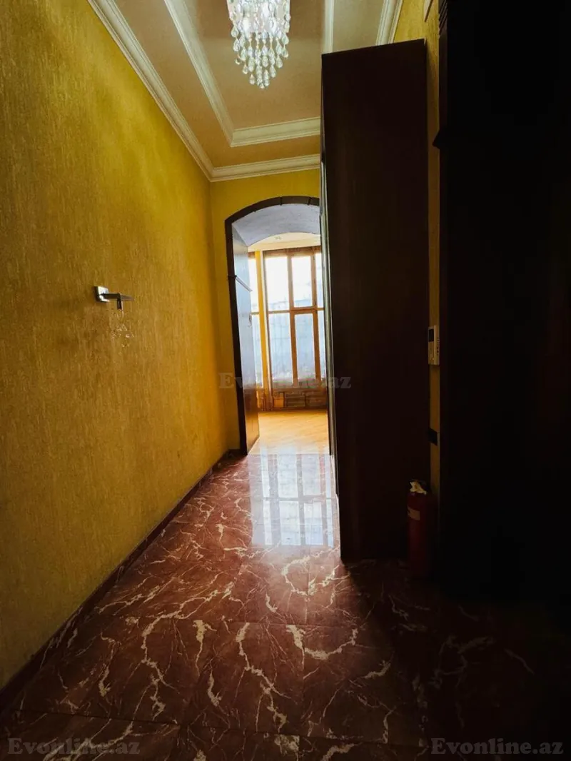 Satılır 7 otaqlı Mənzil Köhnə tikili 450 m² 28 May m. - şəkil 12