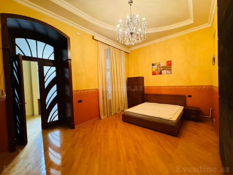 Satılır 7 otaqlı Mənzil Köhnə tikili 450 m² 28 May m. - şəkil 17