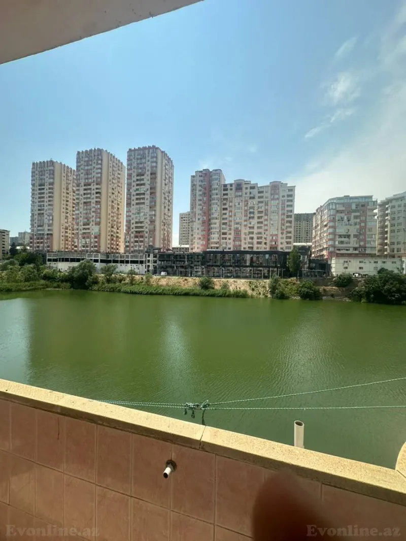 3 otaqlı Mənzil 155 m² Elmlər Akademiyası m. Kirayə verilir