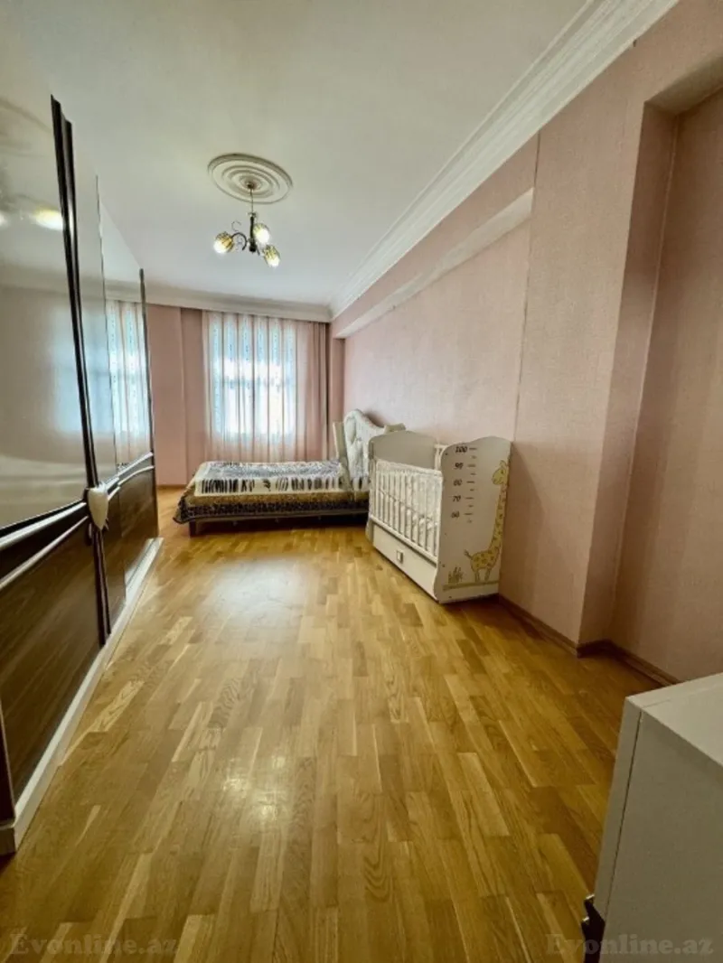 4 otaqlı Mənzil 180 m² Azadlıq prospekti m. Satılır