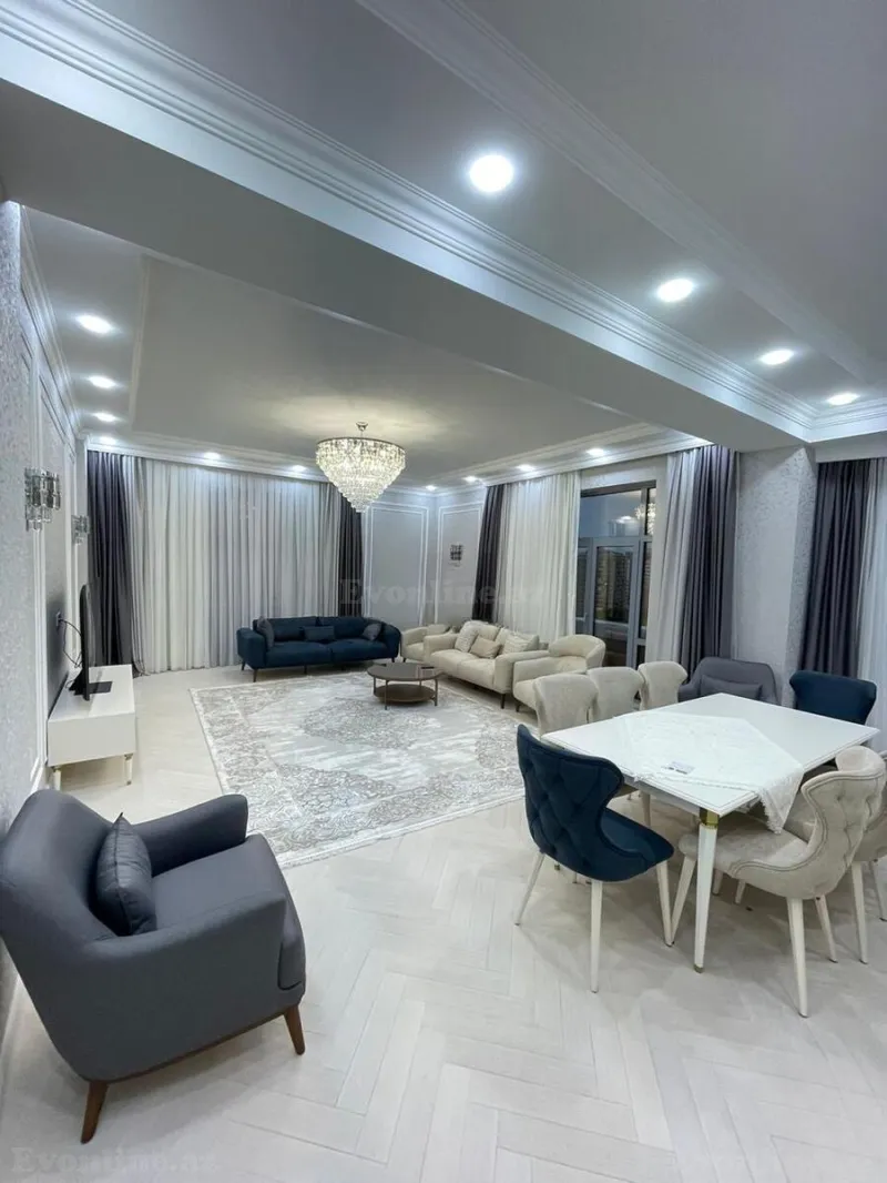 4 otaqlı Mənzil 220 m² 28 May m. Kirayə verilir