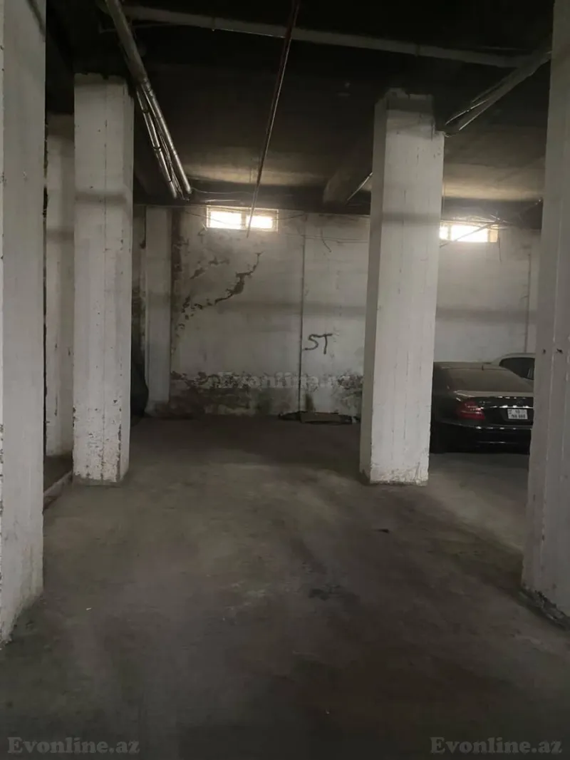 Satılır Qaraj 1600 m² 20 Yanvar m.