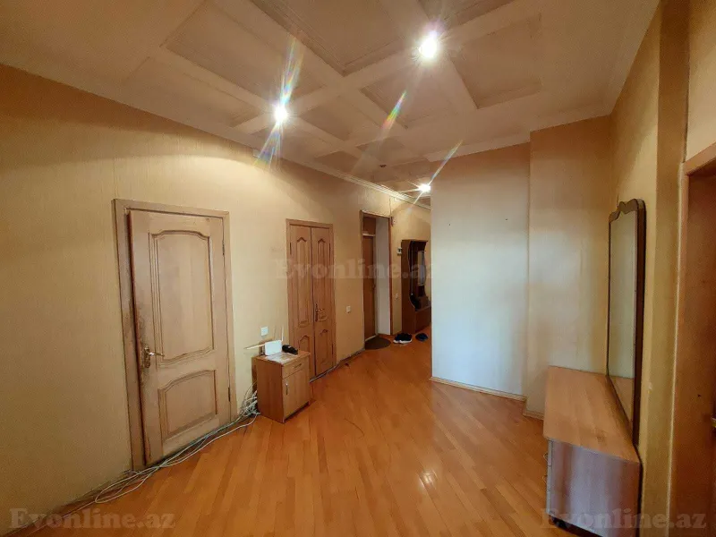 Kirayə verilir 4 otaqlı Mənzil Yeni tikili 155 m² İnşaatçılar m. - şəkil 17