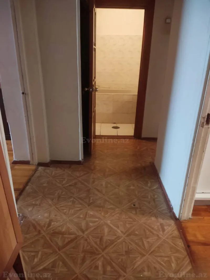 Satılır 2 otaqlı Mənzil Köhnə tikili 72 m² Qara Qarayev m. - şəkil 4
