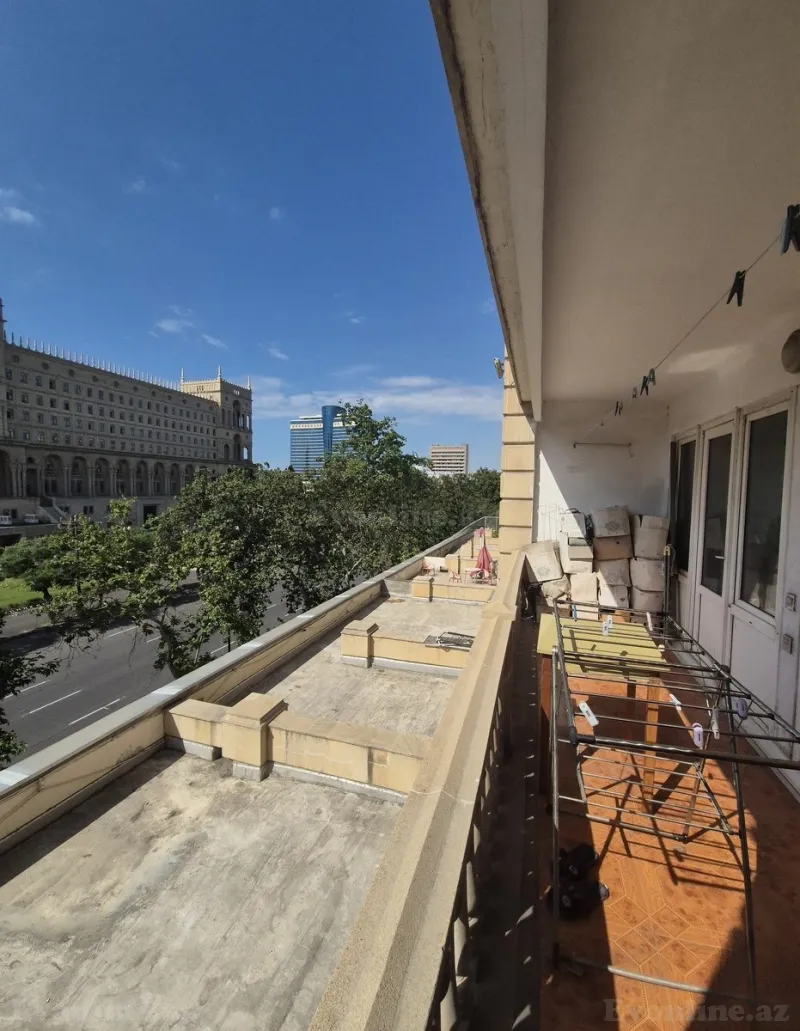 3 otaqlı Mənzil 100 m² 28 May m. Kirayə verilir