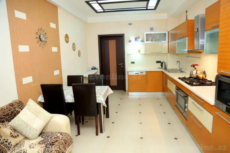 Kirayə verilir 4 otaqlı Mənzil Yeni tikili 210 m² 28 May m. - şəkil 2